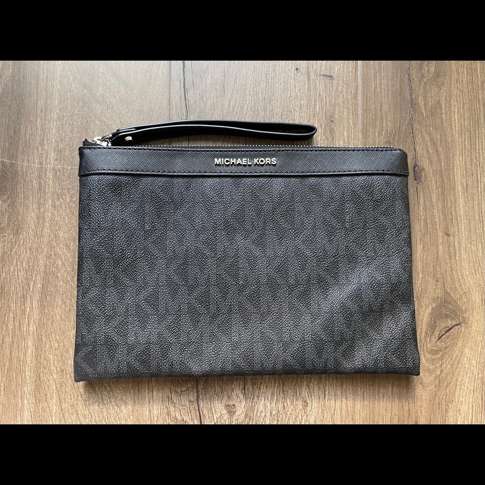 Micheal Kors Pouch- Michael Kors Wristlets